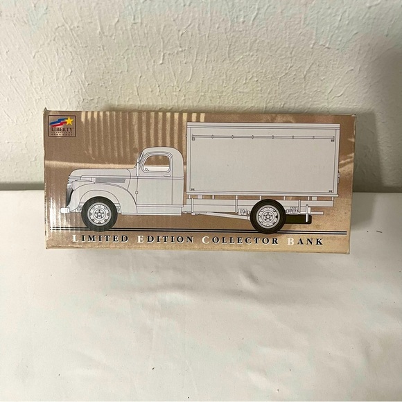 ESSO GASOLINE EXXON HUMBLE 1942 CHEVY 1-1/2 TON VAN BOX TRUCK LIBERTY CLASSICS - Picture 2 of 7